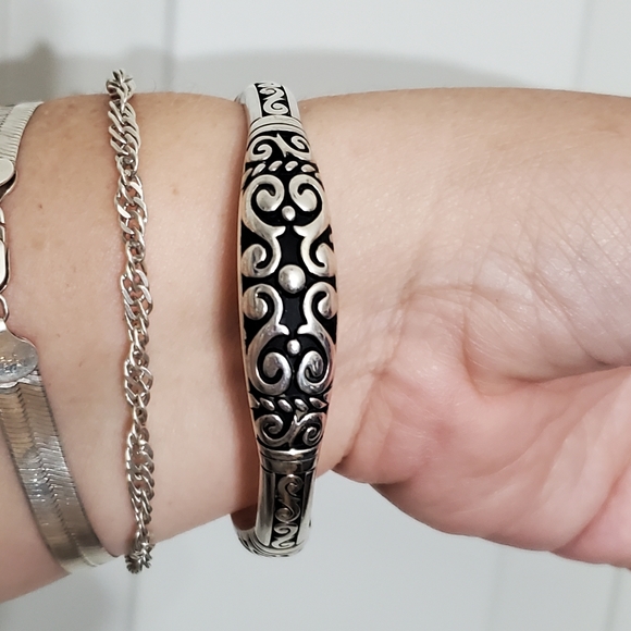 BRIGHTON Bangle Bracelet EUC with Drawstring pouch - Picture 10 of 12